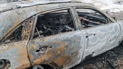 У Харкові внаслідок обстрілу згоріла автівка волонтера, який возив їжу людям на станцію метро У Харкові внаслідок обстрілу згоріла автівка волонтера, який возив їжу людям на станцію метро