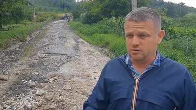 У селі на Тернопільщині негода зруйнувала дорогу та лінію електропередачі У селі на Тернопільщині негода зруйнувала дорогу та лінію електропередачі