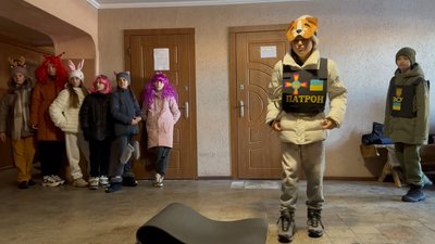24 рази зіграли новорічну виставу: підлітки з Бахмача "нащедрували" 130 тисяч на авто для військових 24 рази зіграли новорічну виставу: підлітки з Бахмача "нащедрували" 130 тисяч на авто для військових