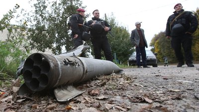 "Всі люди бігли натовпом". Що згадують очевидці про вибухи в Ічні та які версії розглядає слідство "Всі люди бігли натовпом". Що згадують очевидці про вибухи в Ічні та які версії розглядає слідство