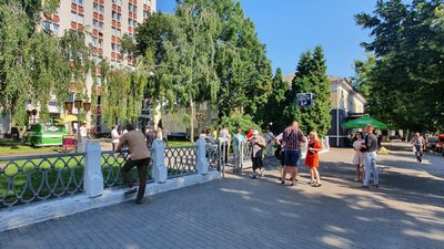 Відсторонення Шустика: під діагностичним центром в Рівному збирались прихильники головлікаря
