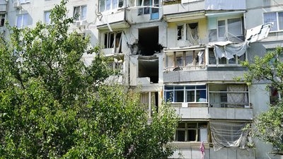 Правило двох стін врятувало від обстрілів подружжя в Чугуєві на Харківщині: фото наслідків Правило двох стін врятувало від обстрілів подружжя в Чугуєві на Харківщині: фото наслідків