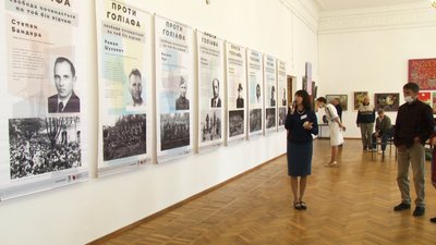 "Проти Голіафа": у Черкасах відкрили виставку, присвячену боротьбі з тоталітаризмом