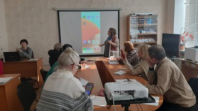 У Запоріжжі запрацював "банк смартфонів" для пенсіонерів У Запоріжжі запрацював "банк смартфонів" для пенсіонерів