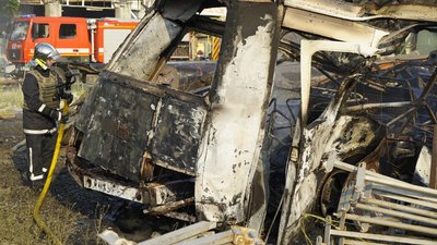 Від російського обстрілу промзони Харкова поранені двоє чоловіків — фото