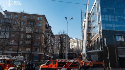 Пожежа на 8 поверсі бізнес-центру: у Києві рятувальники провели масштабні навчання