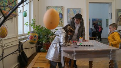 У Дрогобичі на Львівщині створювали писанки для українських військових – фоторепортаж У Дрогобичі на Львівщині створювали писанки для українських військових – фоторепортаж