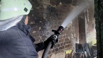 Пожежа в п’ятиповерхівці на Житомирщині: в квартирі виявили загиблого чоловіка Пожежа в п’ятиповерхівці на Житомирщині: в квартирі виявили загиблого чоловіка