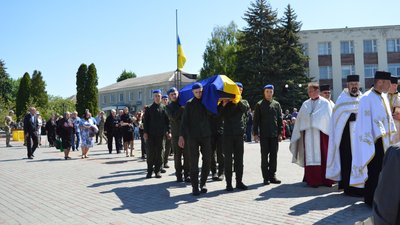 На Тернопільщині попрощалися із військовослужбовцем Дмитром Головком