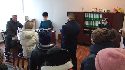 Пропонують перейти до інших освітніх закладів: у Рубіжному батьки проти закриття школи Пропонують перейти до інших освітніх закладів: у Рубіжному батьки проти закриття школи