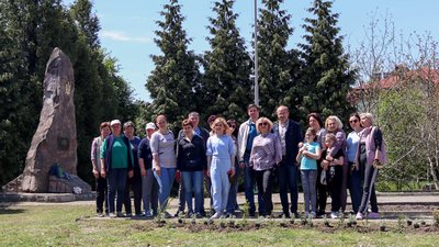 Подарували тисячу трояндових саджанців. У Калуші на Прикарпатті висади квіти з Донеччини Подарували тисячу трояндових саджанців. У Калуші на Прикарпатті висади квіти з Донеччини