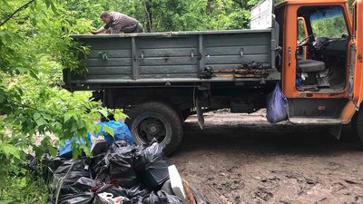 У Тернополі містяни зібрались на п'яту суботню толоку У Тернополі містяни зібрались на п'яту суботню толоку