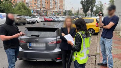 Правоохоронці затримали підозрювану в організації схеми уникнення від мобілізації