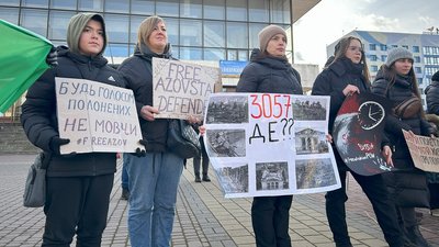 В Івано-Франківську провели акцію на підтримку полонених оборонців Маріуполя В Івано-Франківську провели акцію на підтримку полонених оборонців Маріуполя