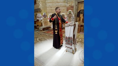 Взимку до церкви замітає сніг. Взимку до церкви замітає сніг.