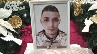 У Житомирі попрощалися із 23-річним військовим Романом Просандєєвим У Житомирі попрощалися із 23-річним військовим Романом Просандєєвим