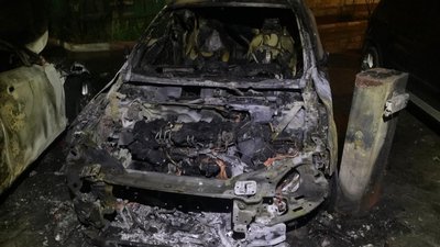 В Одесі згоріли три автівки: поліція розслідує підпал