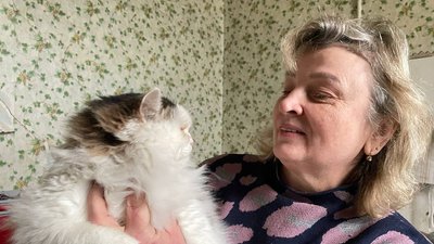 "Бачу що треба допомогти й забираю". Жителька Павлограду допомагає вуличним котам пережити морози