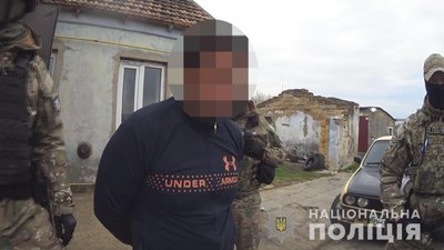 На Одещині чоловіка підозрюють у сексуальному насильстві над 11-річною падчеркою