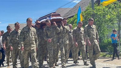 На Закарпатті попрощалися із загиблим на війні Ярославом Менджуром На Закарпатті попрощалися із загиблим на війні Ярославом Менджуром