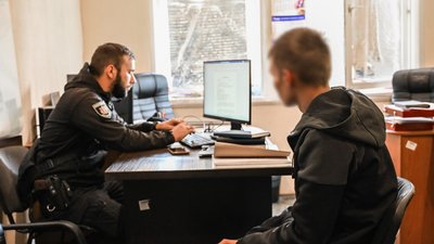 У Запоріжжі затримали хлопця, якого підозрюють у підпалі авто