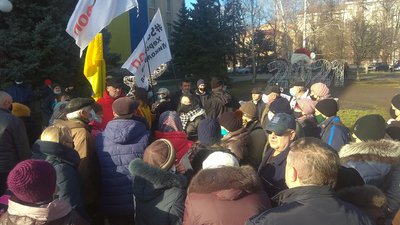 Херсонці долучились до всеукраїнської акції протесту проти підняття тарифів на комунальні послуги