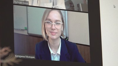 "Не ставлю рамки для себе": Катерина Молодик, переможниця конкурсу "Вчитель року-2021" "Не ставлю рамки для себе": Катерина Молодик, переможниця конкурсу "Вчитель року-2021"