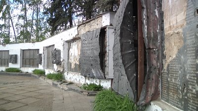 У Долині на Донеччині після російської окупації зруйновані братські могили часів Другої світової війни У Долині на Донеччині після російської окупації зруйновані братські могили часів Другої світової війни