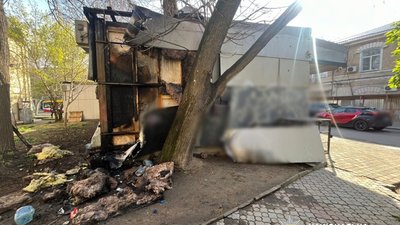 Підпал, квітковий павільйон, поліція