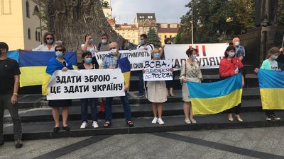 У Львові відбулася акція протесту "Захистимо армію" У Львові відбулася акція протесту "Захистимо армію"