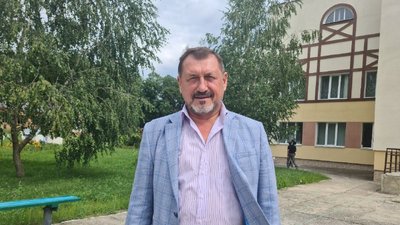 "Ваше завдання — змінити прапор на сільраді". Микола Торяник про вторгнення РФ та щоденні обстріли Хотінської громади