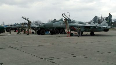 На аеродромі «Луцьк» у військових навчально-тренувальні польоти На аеродромі «Луцьк» у військових навчально-тренувальні польоти