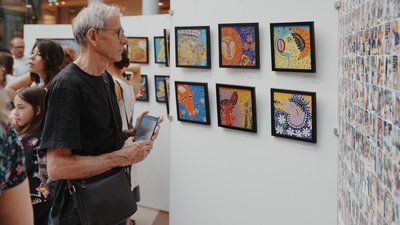 У Латвії створили мозаїку за фрагментами картин Марії Примаченко У Латвії створили мозаїку за фрагментами картин Марії Примаченко