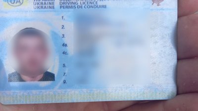 У Тернополі патрульні затримали кермувальника з підробленим посвідченням водія