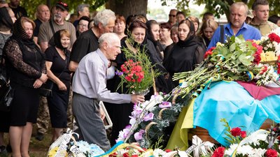 В Ужгороді попрощалися із полеглим захисником Русланом Ференці В Ужгороді попрощалися із полеглим захисником Русланом Ференці