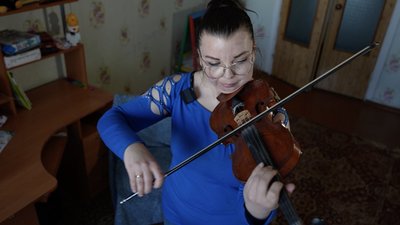 Музикантка з Харкова стала частиною колективу симфонічого оркестру у Черкасах
