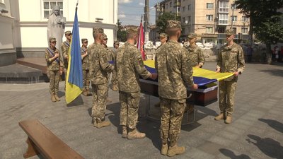 В Житомирі попрощалися із військовослужбовцем Дмитром Кушнарьовим, який був родом із Сєвєродонецька В Житомирі попрощалися із військовослужбовцем Дмитром Кушнарьовим, який був родом із Сєвєродонецька