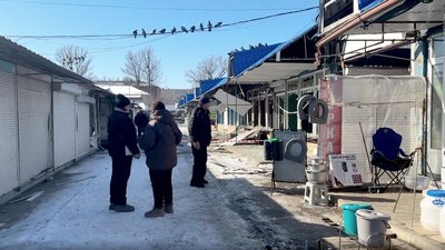 "Трусило, летіли уламки". Що розповідають продавці з ринку у Слов'янську після удару дрона вранці у неділю "Трусило, летіли уламки". Що розповідають продавці з ринку у Слов'янську після удару дрона вранці у неділю
