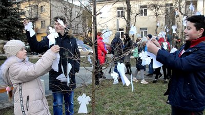 Тернополяни пом'янули Героїв Небесної Сотні. Відбулася акція "Ангели пам'яті"