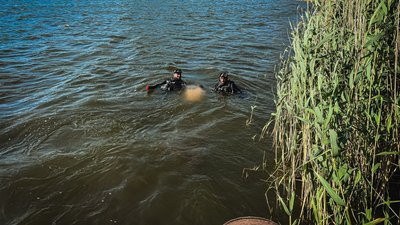 Рятувальники знайшли тіло чоловіка у водоймі в Харкові Рятувальники знайшли тіло чоловіка у водоймі в Харкові