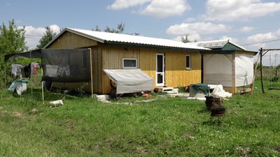 Переселенці створюють відкриту ферму і модульний будинок біля Івано-Франківська Переселенці створюють відкриту ферму і модульний будинок біля Івано-Франківська