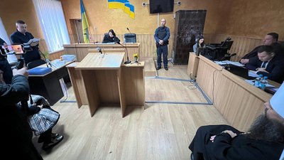 Під суд прийшли віряни яким було засідання у справі Лонгина Під суд прийшли віряни яким було засідання у справі Лонгина