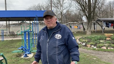 З психоневрологічного інтернату у Пісках-Радьківських вивезли 20 людей З психоневрологічного інтернату у Пісках-Радьківських вивезли 20 людей