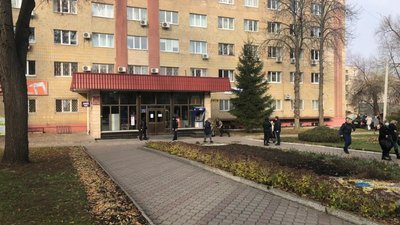 У Сумах перевіряють анонімне повідомлення про мінування будівлі, де знаходиться "Сумбуд"