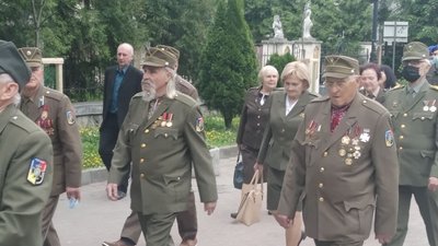 Марш слави, реконструкція подій, панахида. В Івано-Франківську відзначили День Героїв Марш слави, реконструкція подій, панахида. В Івано-Франківську відзначили День Героїв