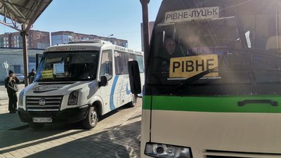 Кількість автобусів на кордон та в села зменшилася: як працює Луцька автостанція Кількість автобусів на кордон та в села зменшилася: як працює Луцька автостанція