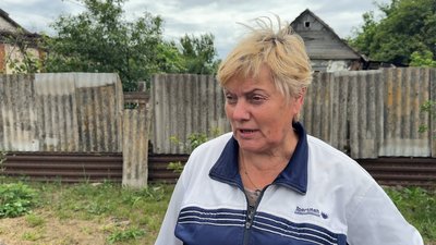 "З чимось вогняним. І чотири вибухи": що розповідають жителі села Сменівка про атаку КАБами "З чимось вогняним. І чотири вибухи": що розповідають жителі села Сменівка про атаку КАБами