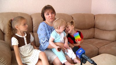 У Житомирі багатодітна родина взяла на виховання п'ятеро прийомних дітей У Житомирі багатодітна родина взяла на виховання п'ятеро прийомних дітей