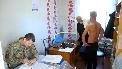 Шістнадцять призовників Житомирщини відправили у десантно-штурмові війська Шістнадцять призовників Житомирщини відправили у десантно-штурмові війська