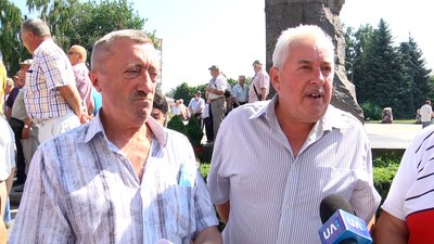 На Житомирщині пенсіонери МВС вийшли на акцію протесту – вимагали перерахунку пенсій На Житомирщині пенсіонери МВС вийшли на акцію протесту – вимагали перерахунку пенсій